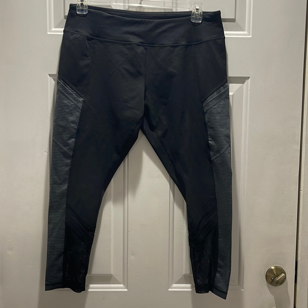 Brand New! $59 Zella Cropped Leggings - mesh at the bottom. Pockets. Size XL
